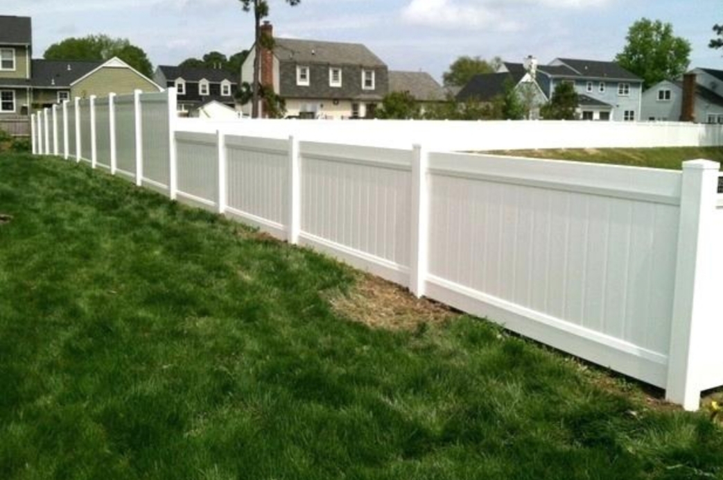 Top-Rated Vinyl Fence Installation by Tampa Fence