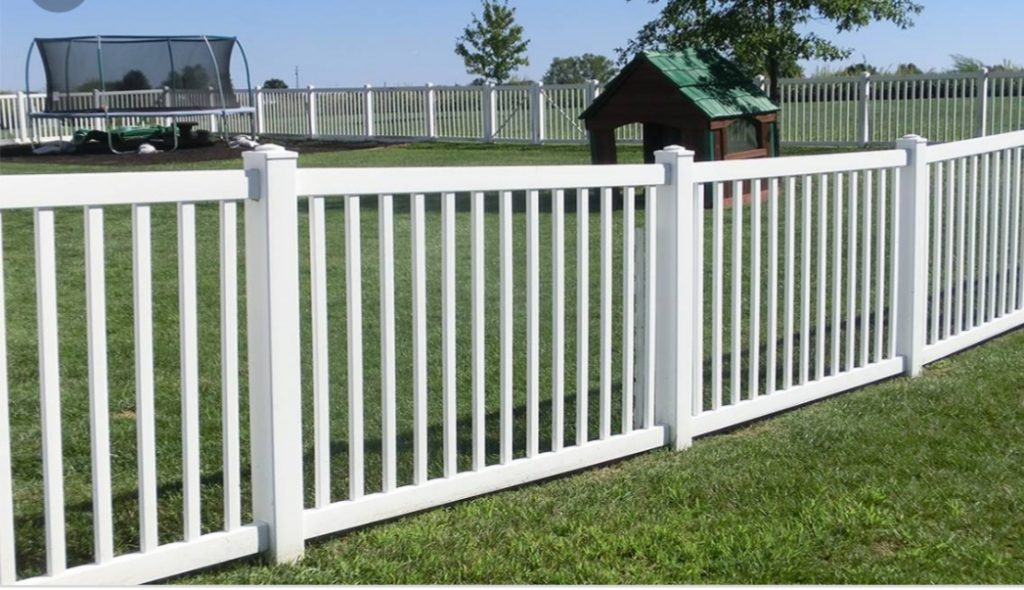 Top-Rated Vinyl Fence Installation by Tampa Fence