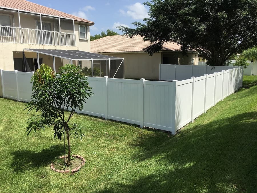 a new vinyl fence installation in Tampa Bay Area